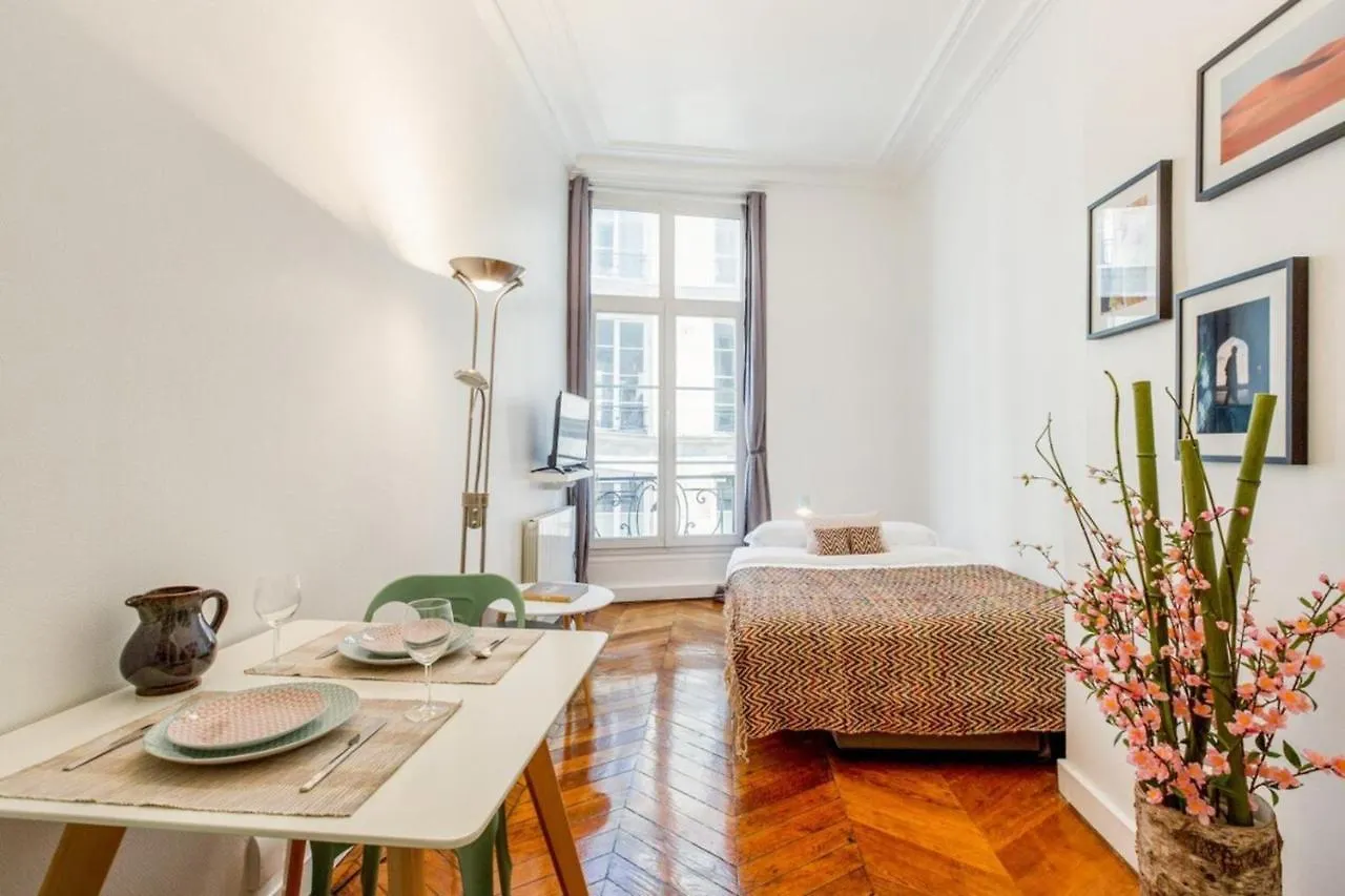 Apartament Brand New Near Louvre And Opera Paryż