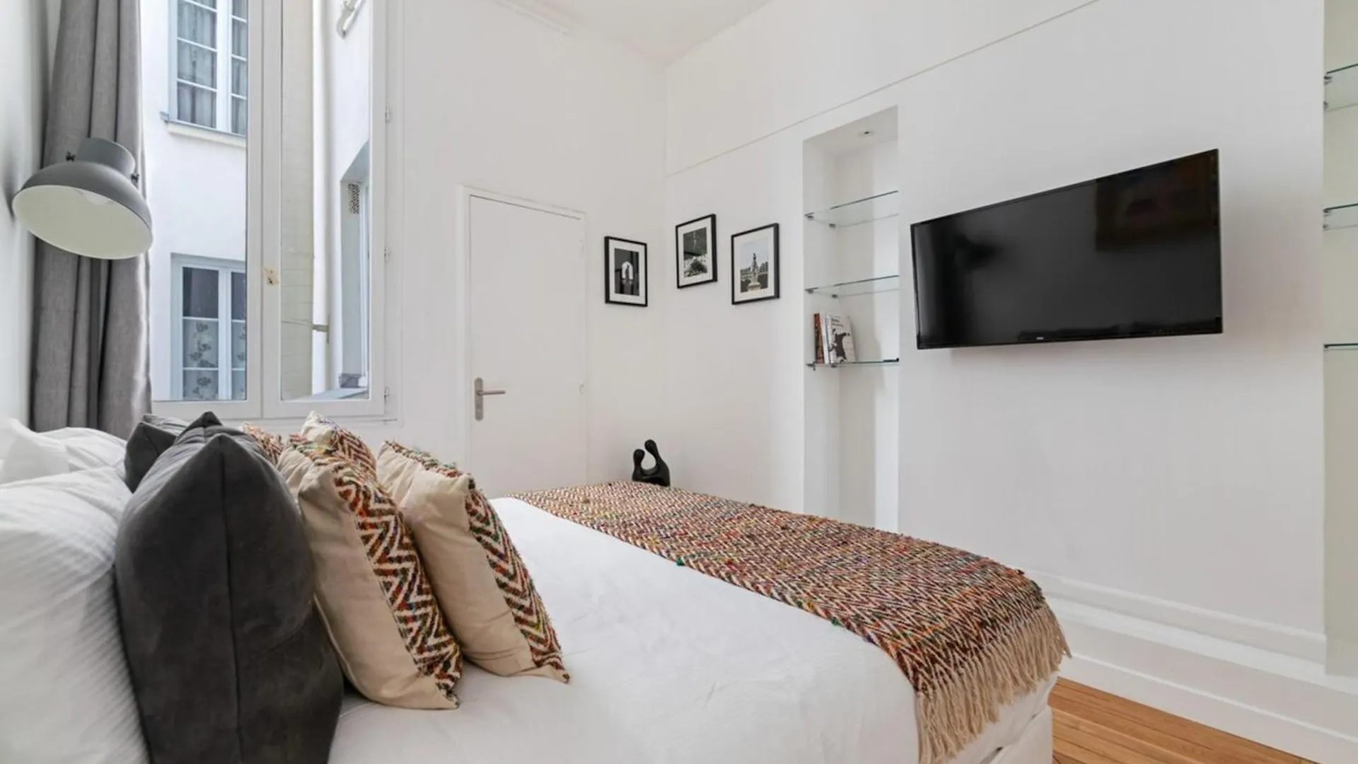 Brand New Near Louvre And Opera Apartment