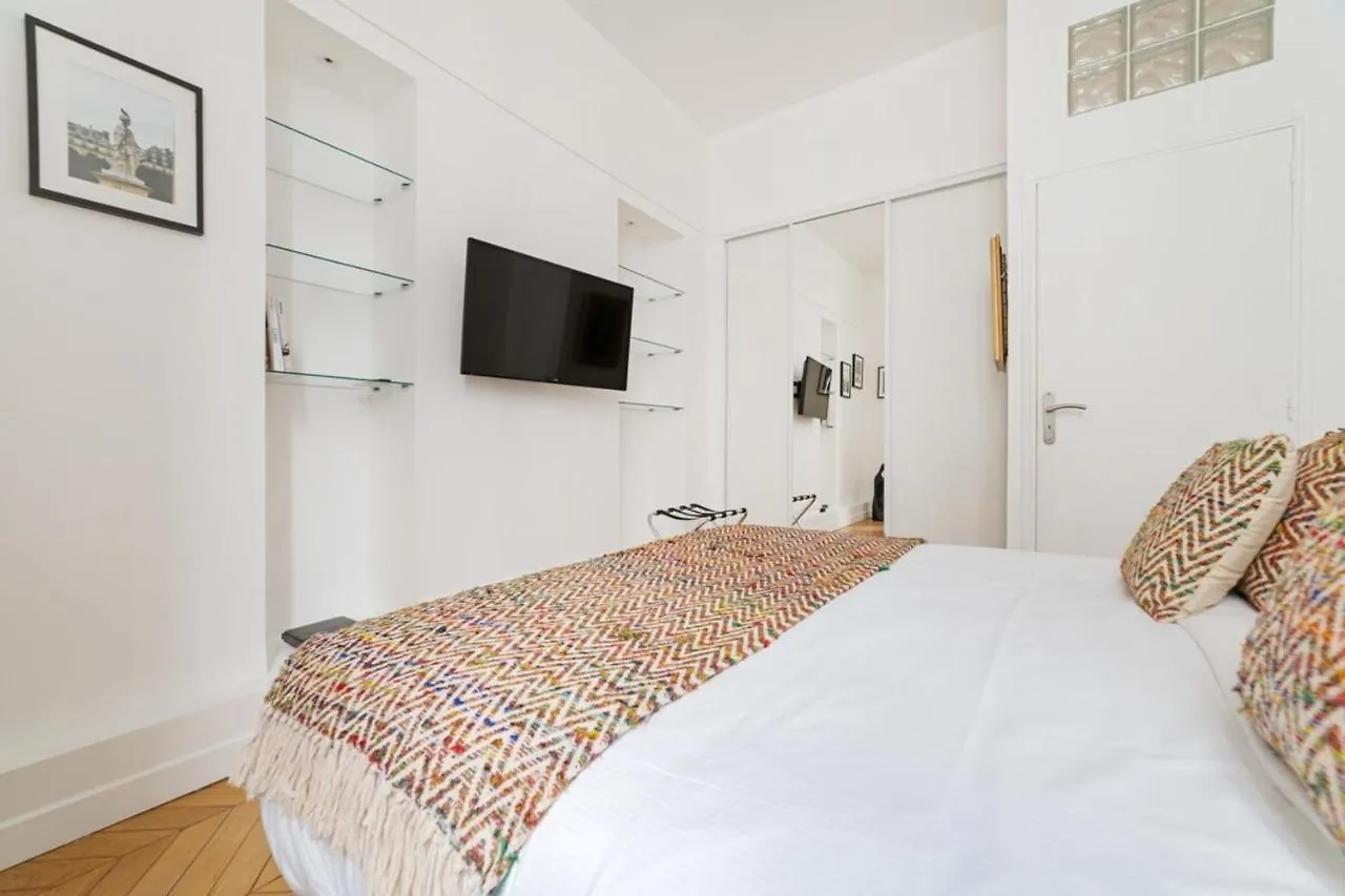 Apartament Brand New Near Louvre And Opera Paryż